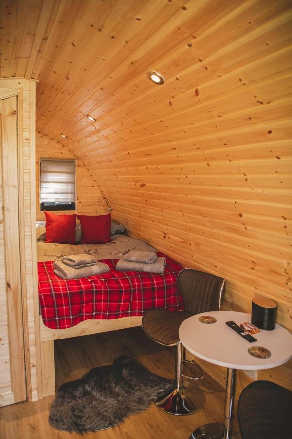 Highland & Transylvania Glamping Pods Ройбридж Екстериор снимка