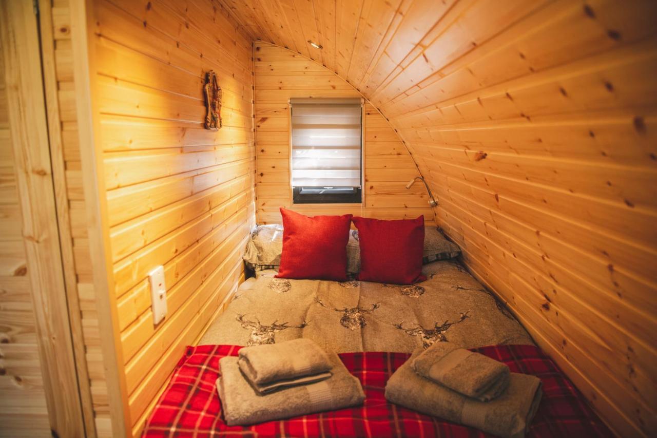 Highland & Transylvania Glamping Pods Ройбридж Екстериор снимка