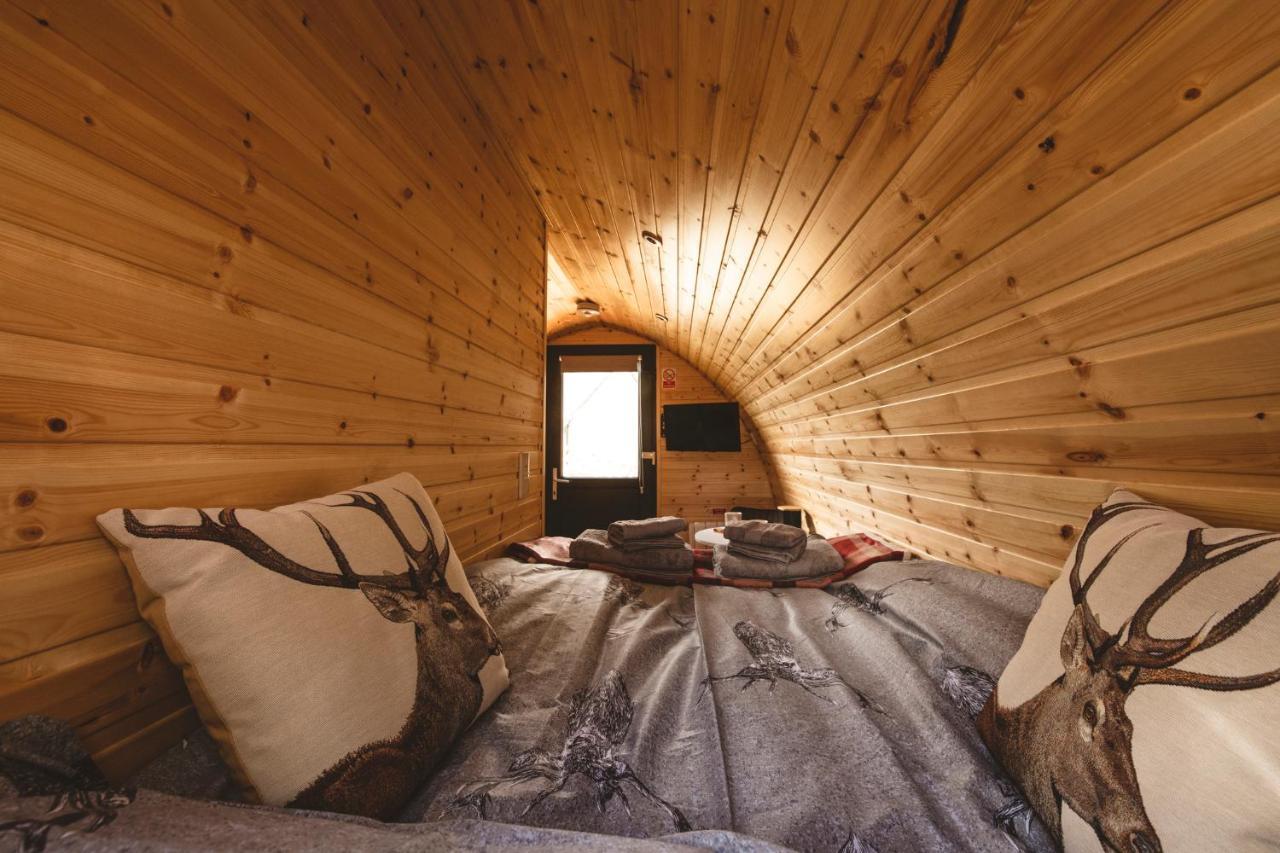 Highland & Transylvania Glamping Pods Ройбридж Екстериор снимка