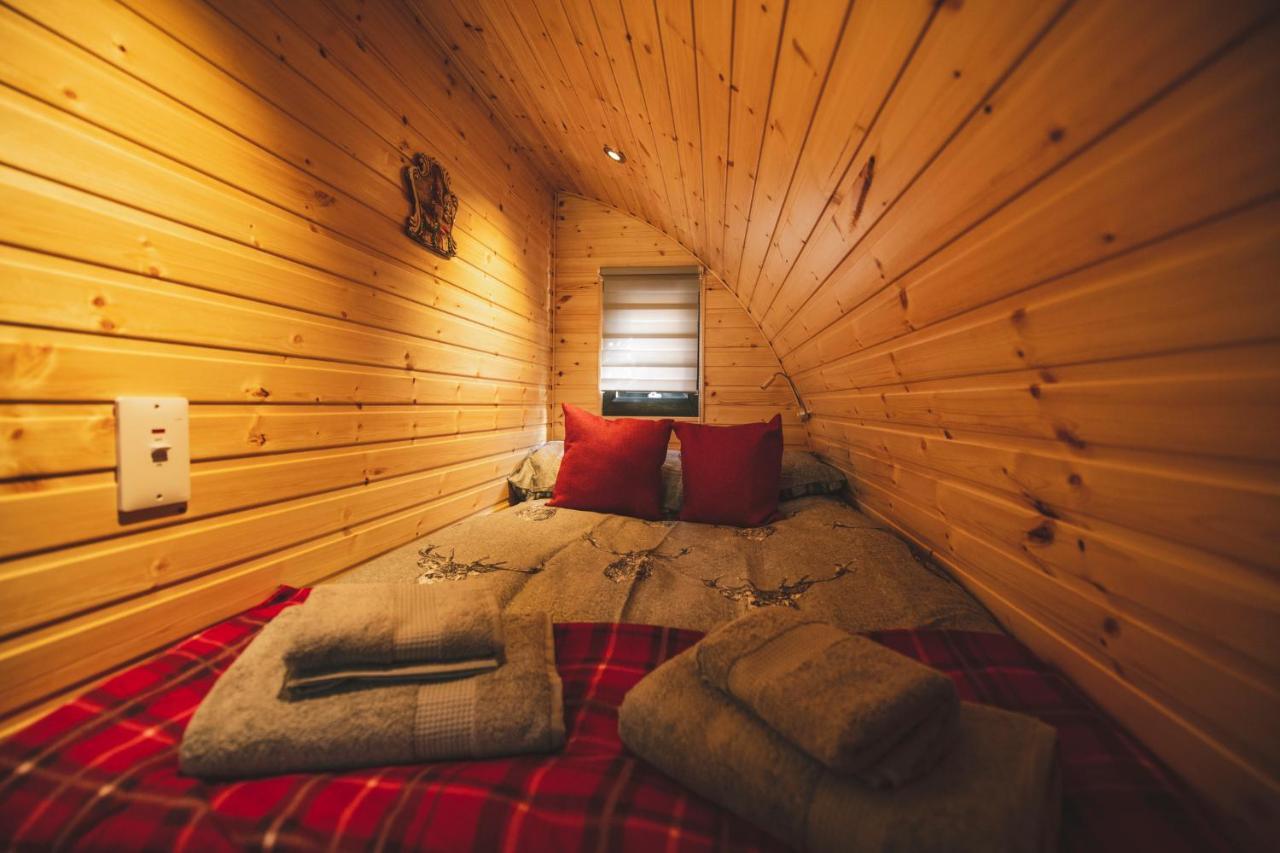 Highland & Transylvania Glamping Pods Ройбридж Екстериор снимка