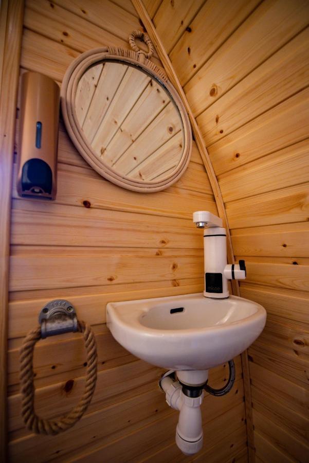 Highland & Transylvania Glamping Pods Ройбридж Екстериор снимка