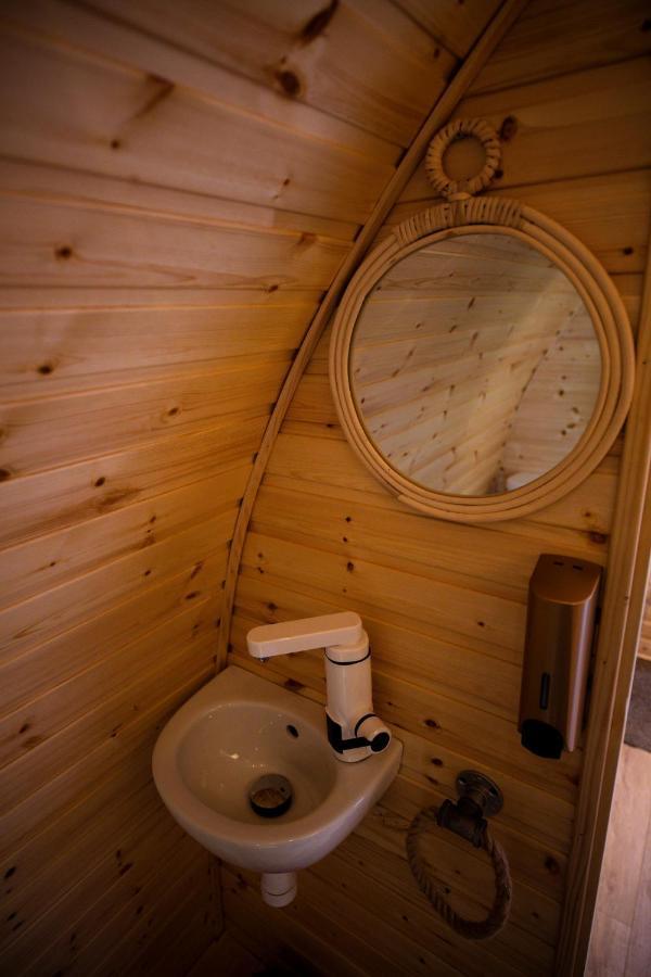 Highland & Transylvania Glamping Pods Ройбридж Екстериор снимка